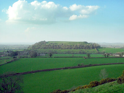 Somerset_cadbury_castle_modified.jpg